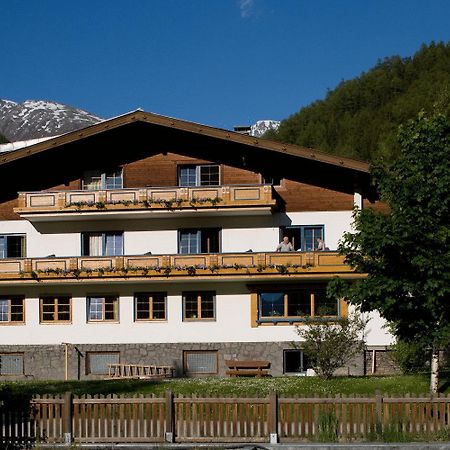 Ferienhaus Alpina Kals-am Großglockner Esterno foto