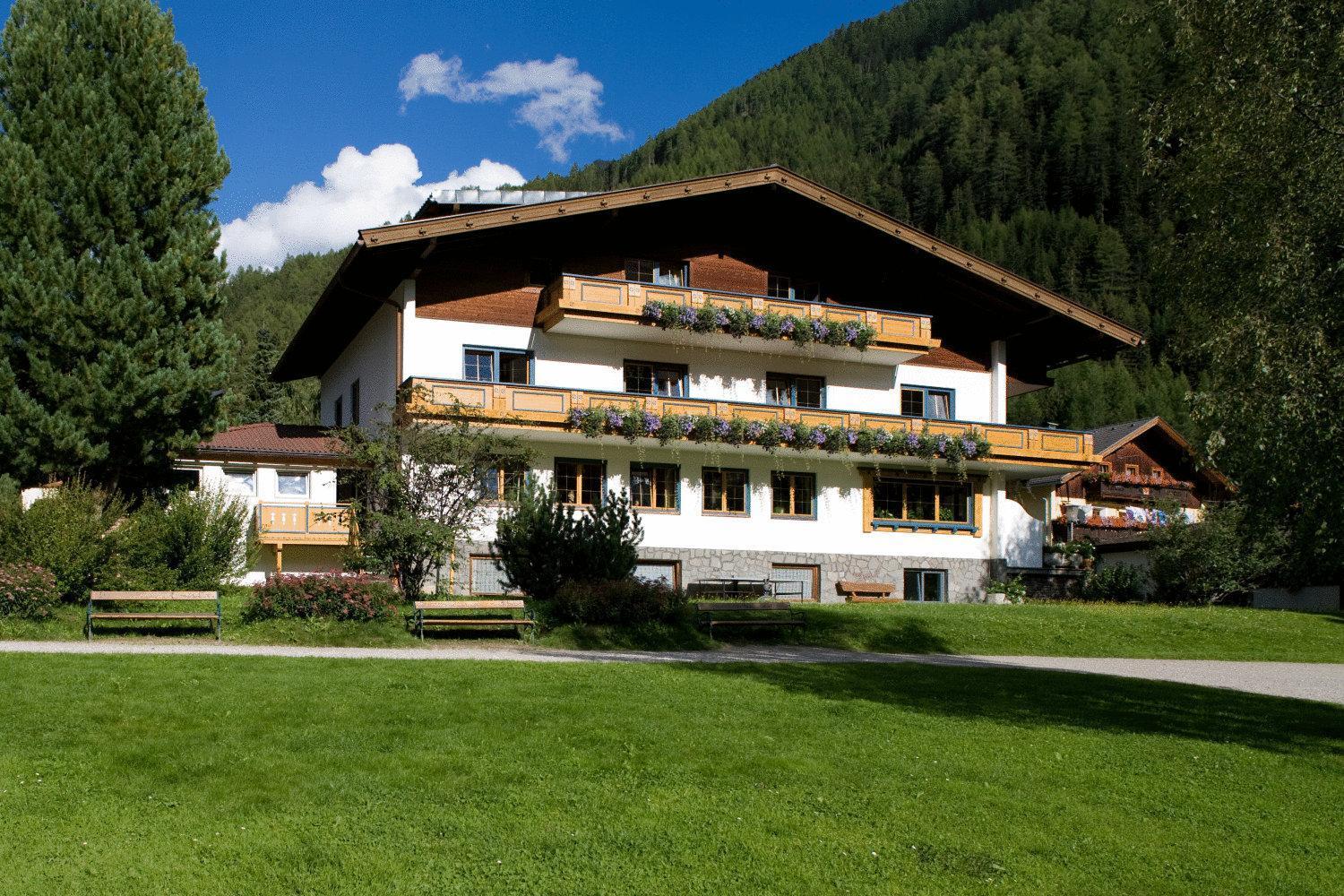 Ferienhaus Alpina Kals-am Großglockner Esterno foto
